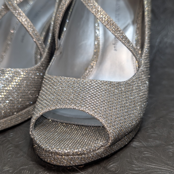 Adrianna Papell Boutique Glitter Silver Strap Pump Heels Gold Accent Sz 10 - Picture 5 of 12